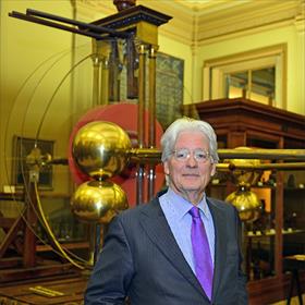 In Teylers Museum in Haarlem viert Cees van Wijk zijn afscheid. Onder de gasten ook Ab Jongbloed (v/h juridische boekhandel Jongbloed). Hij verkocht onlangs zijn bedrijf aan Swets.&#160;