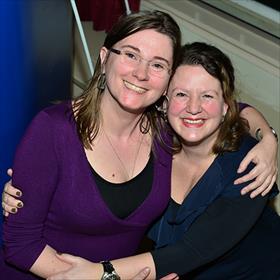 Cindy Eijspaart (event manager Shared Stories, het auteursmanagementbureau van VBK), Simone Regouin (marketing manager VBK).