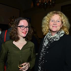 Elaine Michon (rechtenafdeling Shared Stories), Dorien van London (senior auteursmanager Shared Stories). Nu de filmrechten nog!