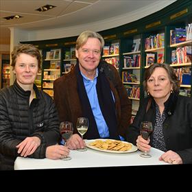 De stormtroepen der uitgeverij: Bertine Schipper (account manager Ambo/Anthos), Willem Jansen (senior accountmanager Ditmar boekenimport), Astrid Paagman (accountmanager retail, VBKMedia ).