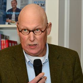 Herman Pieter Bouwman, boekhandelaar en zoon van een boekhandelaar. &#39;Het vak is bij mij zogezegd in de genen &#160;gaan zitten.
