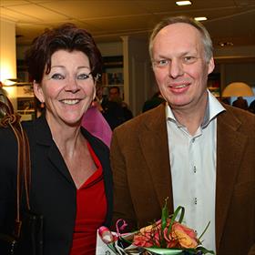 Het oliemannetje&#160;bij overnames&#160;wat boekhandels betreft: Kees Schafrat ( Boekhandel Broekhuis) met partner Joyce Deggens. 