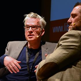 Jeroen Siebelink schreef de biografie van&#160;De Wolf. Hij moest er vaak wel heel erg voor doorvragen.