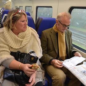 Jonge auteur Maartje Wortel breekt een lans voor haar broer. Die zoekt werk als tuinman. 