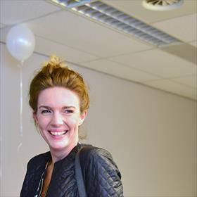 Gonnie Mulder (uitgever Gottmer uitgeversgroep) bij de sessie over&#160;Easy Peasy - het hippe kookboek voor ouders met heel jonge kinderen.