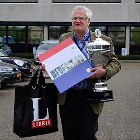 René Hollaers (Van Kemenade &amp; Hollaers) gaat er vast met de beker van door. En dat mooie boek &#39;alléén voor in de etalage!&#39; 
