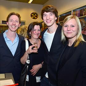 Wiliam Remmers , Hanneke Combee, Jesse Valentijn, Anne van Beers (medewerkers boekhandel Adri. Heinen).