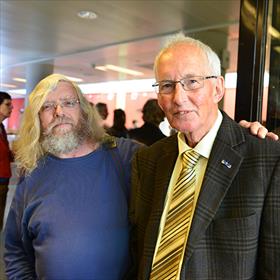 Het&#160;favoriete Kluitmanboek van Rien Tales: Dik Trom en zijn dorpsgenooten van Joh. Kieviet.&#160;Gerriet Kosters (r) gaat voor Het radiospook van Jacques Berghuis.