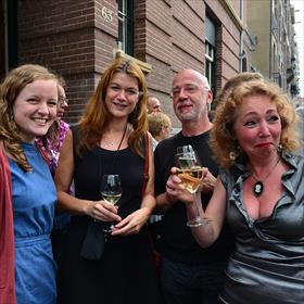 Machteld de Vos (pr &amp; publiciteit, Wereldbibliotheek), Imre Dietz (auteur WB) , Arjaan van Nimwegen (WB), Liesbeth Lagemaat (dichter WB).
