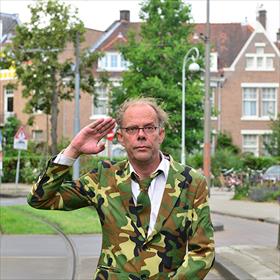 F. Starik (dichter) zorgt voor couleur locale.