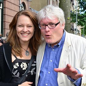 Laura Laaro, de vormgeefster van het boek ‘Heftige Hersens’, Pieter de Bruijn Kops (acquirerend redacteur Nw A'dam).