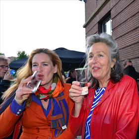 Kleurrijke dichters. Froukje van der Ploeg (Nw A'dam), Gerry van der Linden (Nw A'dam).