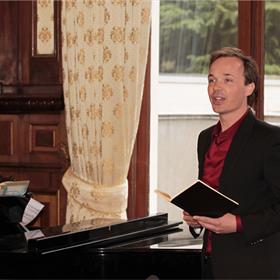 Tenor Guido Groenland zong liederen uit de 'Dreigroschenoper' van Bertolt Brecht en Kurt Weill, en het 'Erntelied' ('Es ist ein Schnitter, der heißt Tod'), het lijflied van Franz Biberkopf, op muziek van Mendelssohn.