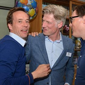 Wij houden van Sander! Erik Rigters (publisher relations manager NL&#160;en Dld, Kobo Inc), Sander Knol, Mathijs Suidman (business unit manager CB-Logistics).