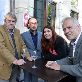 Delegatie Literatuurhuis Utrecht. &#39;Dit zou wel een leuk filaaltje zijn.&#39;