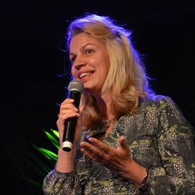 Annejet van der Zijl kreeg viermaal steun van het FBJP: Ze kon daardoor schrijven over Jagtlust, Sonny Boy,&#160;Annie M.G.&#160;én Prins Bernhard.