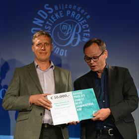 Maar de&#160;prijs gaat naar Hans Goossen &amp; Theo Sniekers voor El Rey. Van jager tot prooi&#160; (Media Groep Limburg).