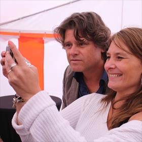 Marcel van Zwol (Just Works) en KAYA Crime-fotograaf Mascha de Vries ook aan de selfie.