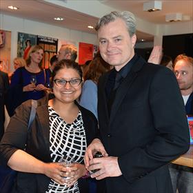 Maggie Hesseling (Waterstones Bookstore Amsterdam) meets Simon Toyne (auteur).