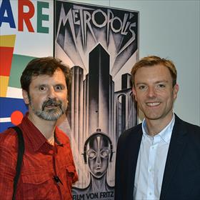 Aytun Çaka (boekhandel Verkaaik, Gouda), Ben Hurd (trade marketing director HarperCollins UK).