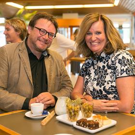 Marti Jansen (auteur/dichter/spreker) en Fusina Verloop (auteur 'Recepten uit de bekroonde kookboeken van het jaar 2007-2016)