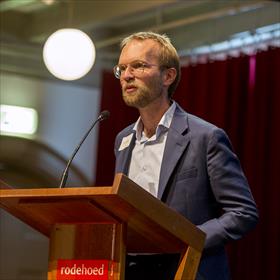 Niels Cornelissen (uitgever Boom uitgevers Amsterdam, dagvoorzitter) legt ook uit wat we kunnen verwachten.