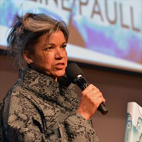Lauline Paull (auteur van The Ice)