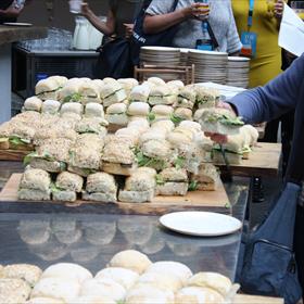 Een lunch voor alle aanwezigen werd verzorgd