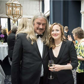Genomineerd dit jaar en vorig jaar en winnaar in 2014: Ilja Leonard Pfeijffer met vriendin Stella Seitun.