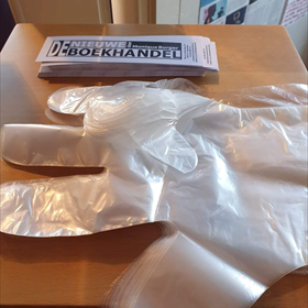 De Nieuwe Boekhandel, Amsterdam. Geen plek om zonder handschoenen aan te pakken...