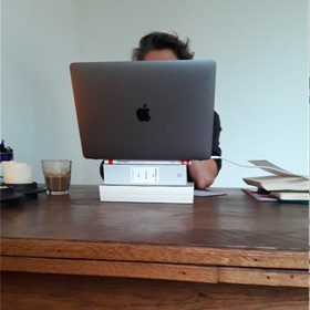 Saskia Taggenbrock, een van de correctoren, is aan het inloggen.