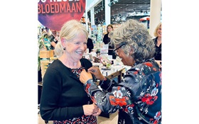 Ada Ruiter, boekverkoopster bij Libris Venstra, na 33 jaar boekenvak met pensioen