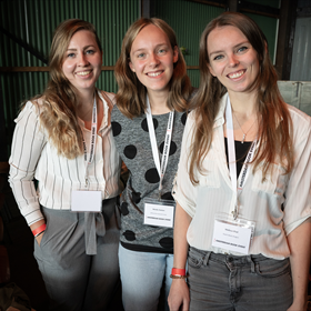 De Bloggers: Nina Cigo (@booksofnina), Nienke Hutten (@dauntlesswxzard.reads) en Melissa Blad (@dutchbookdragon).