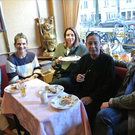 Ineke Hillen, Marjolijn Beijst, Chantall, Peggy Stein en Eric Wunsch (reclametijgers).