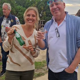 Follow The Money-journalist Dieuwertje Kuijpers en bestsellerauteur Pieter Waterdrinker