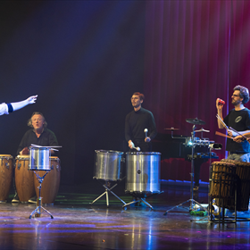 Percussieformatie Pulse onder leiding van Eli Wing