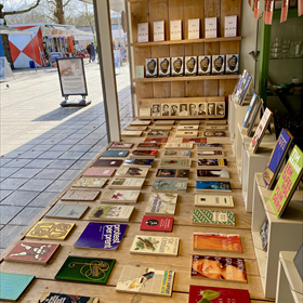 En die van De Amsterdamse Boekhandel – met negentig Boekenweekgeschenken