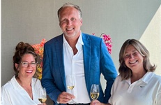Xander neemt Blossom Books over