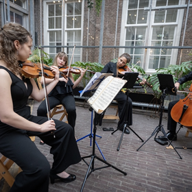 Het Hera Quartet speelt een deel uit strijkkwartet nr. 1 ('uit mijn leven') van Bedřich Smetana – de Praagse componist bij uitstek