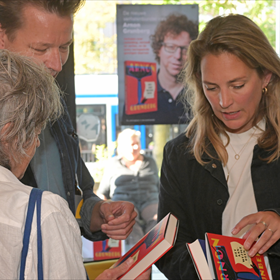 Hoofd marketing Nienke Faber en vormgever Bart Rouwhorst