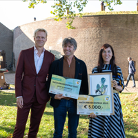 Eva Meijer wint Natuurboekenprijs met 'Muizenleven'