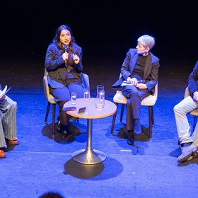 Het panel over artistieke vrijheid: Shula Tas (moderator), Lale Gül, Kristel Baele (Raad voor Cultuur) en Jeroen Thijssen
