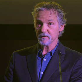 Thom Hoffman draagt gedichten van Zwagerman voor