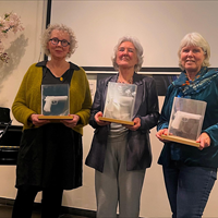 Meesterprijs Auteursbond uitgereikt aan Loes den Hollander, Marelle Boersma en Jet van Vuuren