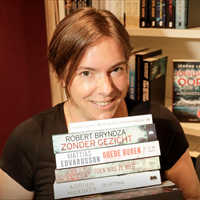 Pleuntje Hijman-Schuijt tijdelijk boekverkoper bij Kennemer Boekhandel