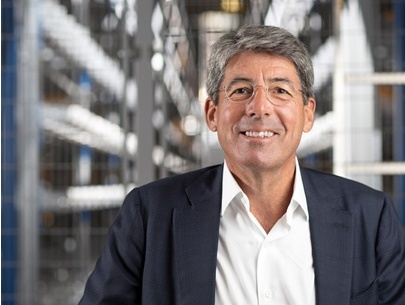 Daar gaat er weer een. Een oudgediende.Af en toe zie je iemand ineens uit beeld verdwijnen. Voor je ...