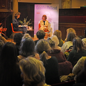 Voor het publiek was simultaanvertaling beschikbaar