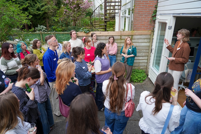 Afgelopen woensdagavond vond de eerste jongeboekverkopersborrel van de Koninklijke ...