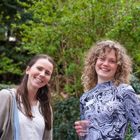 Anna-Marij Bergwerff (Anna’s Bookcafe) en Sanne van den Bosch (Boekhandel Veenendaal)