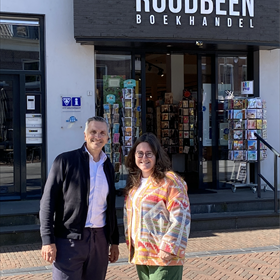 10 uur: de eerste stop is Roodbeen (Nijkerk), met Boekverkoper van het Jaar Lisette Lanting